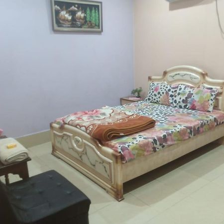 Palm Valley Hotel Sukkur Экстерьер фото