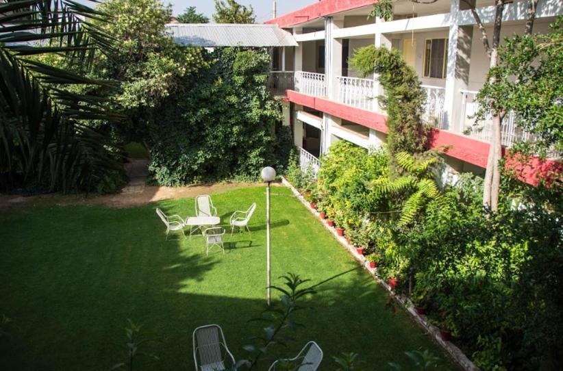 Palm Valley Hotel Sukkur Экстерьер фото